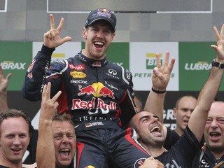 Dvadsaťpäťročný Sebastian Vettel sa stal trojnásobným majstrom sveta o osem rokov skôr ako Michael Schumacher.