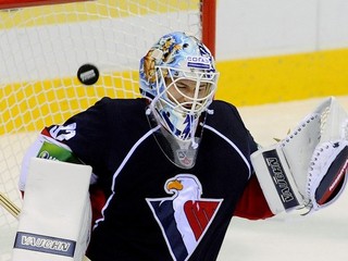 Brankár  Slovana Jaroslav Janus sa blysol v dueli s Jaroslavľom, ktorý ho draftoval. ⋌