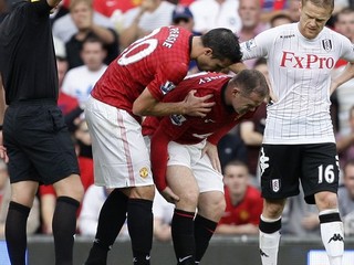 Wayne Rooney po tom, ako sa zranil v zápase s Fulhamom.