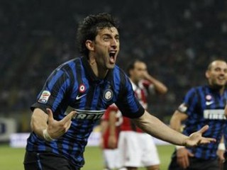 Diego Milito strelil hetrik v milánskom derby