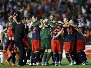 Futbalisti Atlética oslavujú postup do finále Európskej ligy UEFA.