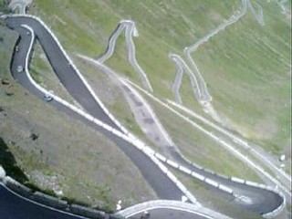 Záverečný boj na Gire bude medzi snehovými závejmi