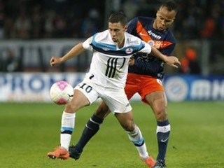 Hazard (v bielom drese).