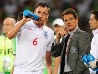 Bývalý tréner Capello a bývalý kapitán Terry.