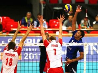 Lukáš Diviš (25 r.) patril k oporám reprezentácie počas výborného vlaňajšieho roku. S tímom bol pri výhre v Európskej lige aj na majstrovstvách Európy, kde skončili Slováci piati. Výbornému smečiarovi sa darí aj v poprednom európskom klube Lokomotiv N