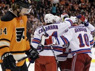 Gáborík exceloval proti Flyers, Boston tesne zdolal Nashville