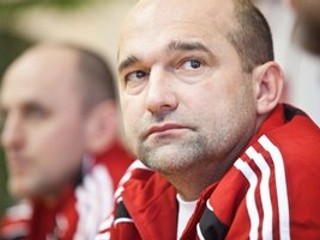 Peter Dávid je bývalým československým i slovenským reprezentantom, ktorý už vyše 15 rokov žije v Nemecku. Ako hráč je majstrom Československa (Dukla Praha)  i Slovenska (Trnava). Rodák z Malaciek v súčasnosti koučuje bundesligový TV Grosswallstadt.Trénov