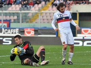 Tomáš Košický, rodák z Bratislavy. V roku 2008 prestúpil z Interu Bratislava do Calcia Catania, podpísal kontrakt na štyri roky. Prestup si vybavoval sám bez agenta. V Corgoň lige chytal jedenásť zápasov, v Serii A zatiaľ osem. Chytal za reprezentáciu do