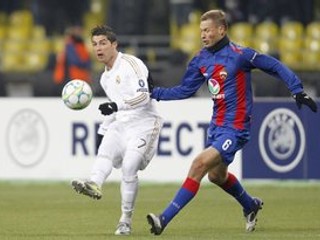 Cristiano Ronaldo (v bielom) strelil jediný gól Realu v duelu s CSKA Moskva.