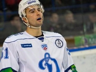 Dominik Graňák hrá druhú sezónu v Diname Moskve. Zatiaľ jediným Slovákom s Gagarinovým pohárom je Roman Kukumberg z Kazane 2010.