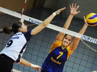 Nikola Radosová (vľavo)