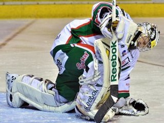 Brankár Skalice Vlastimil Lakosil musel byť pre zranenie vystriedaný.