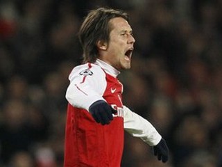 Arsenal predĺžil zmluvu s Rosickým