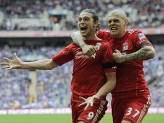 Andy Carroll (vľavo) a Martin Škrtel.