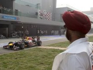 Formula 1 sa tohto roku rozšírila do Indie. Nový okruh v Noide na predmestí Dillí meria 5,137 km, na rovinke môžu jazdci dosahovať rýchlosť vyše 320 km/h.