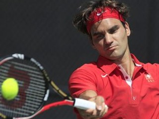 Federer úspešný po krátkej pauze - v Bazileji zdolal Staraceho