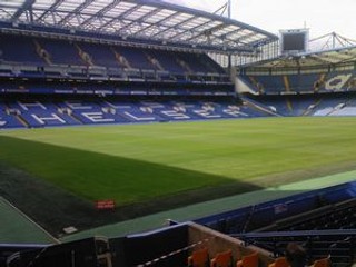 Chelsea ostáva na Stamford Bridge