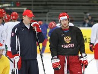 Andrej Nazarov (vľavo) pôsobil aj pri ruskej reprezentácii, na snímke s Alexom Ovečkinom.