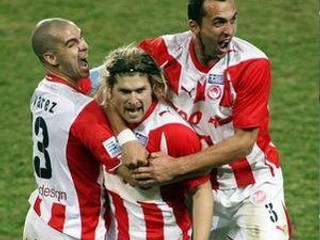 Topoľčianski odchovanci s reprezentačnými skúsenosťami Breška (v strede) a Doležaj (vpravo) patrili vlani medzi najväčšie opory Volosu.Breška bol s ôsmimi gólmi najlepším strelcom tímu i najproduktívnejším hráčom. Doležaj pridal tri góly.