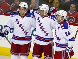 Michael Del Zotta, Marián Gáborík a Ryan Callahan (zľava).