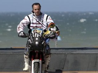 Jorge Martínez Boero počas symbolického štartu Rely Dakar v Mar del Plata.