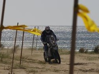 Mathieu Serradori počas druhej etapy Rely Dakar.