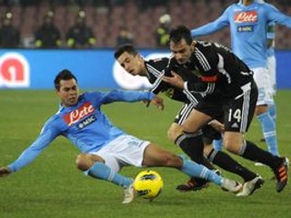 Neapol postúpil v Coppa Italia kontroverzným gólom Pandeva