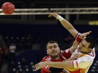 Španieli a Chorváti do semifinále, Francúzom hrozí blamáž