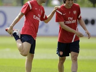 Cesc Fabregas (vľavo) a Tomáš Rosický.