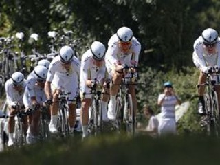 Prvým lídrom Vuelty je Dán Fuglsang, Slováci sú v popredí