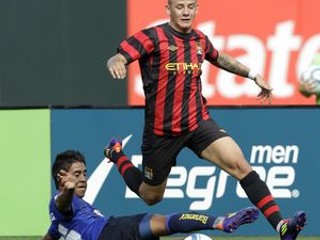 Vladimír Weiss v drese Manchestru City.