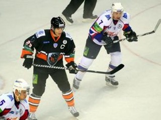 Dva góly Ľuboša Bartečka HC Lev v prvom zápase sezóny nestačili.