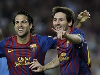 Cesc Fábregas (vľavo) a Lionel Messi.