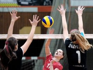 Úvodný deň európskeho šampionátu volejbalistiek bol bez prekvapení