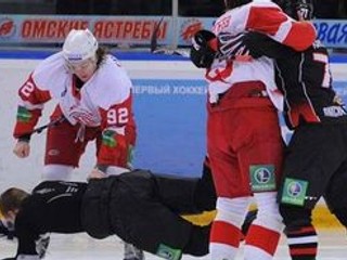 Hokejoví bitkári z Čechova napadli v KHL brankára