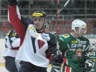 Slovan zdolal Skalicu 4:2, Trenčín vyhral vo Zvolene 3:0