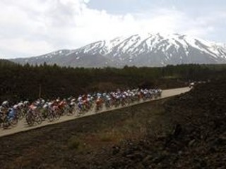 Cyklisti počas 9. etapy Giro d'Italia 2011.