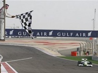 Bahrajn pozorne sledujú zástupcovia tímov F1