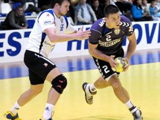 Adam Mazúr (vpravo) z Hlohovca a Tadas Stankevičius z Dragunasu.