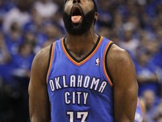 James Harden v zápase s Dallasom.