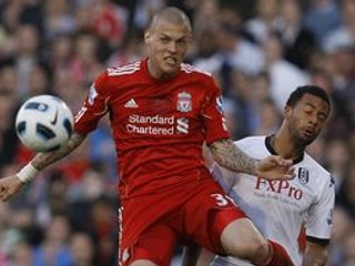 Martin Škrtel a Mousa Demble z FC Fulham.