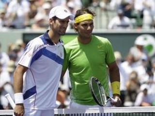 Novak Djokovič (vľavo) a Rafael Nadal