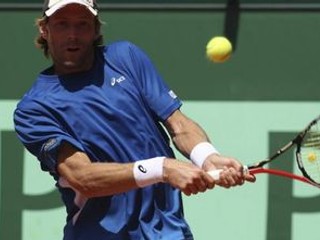 Francúz Stéphan Robert si vybojoval štart na Roland Garros cez kvalifikáciu, v prvom kole však šokoval vyradením favorizovaného Tomáša Berdycha.