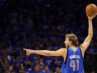 Dirk Nowitzki nastrieľal 40 bodov.