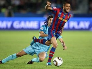 Daniel Alves si myslí, že odchod Cristiana Ronalda Manchestru United pomohol.