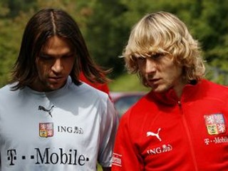 Tomáš Ujfaluši (vľavo) s Pavlom Nedvědom.