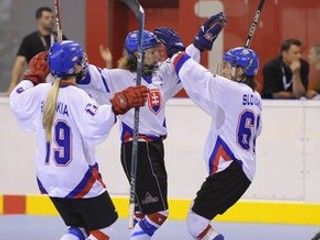 Slovenské hokejbalistky zdolali Češky a sú vo finále