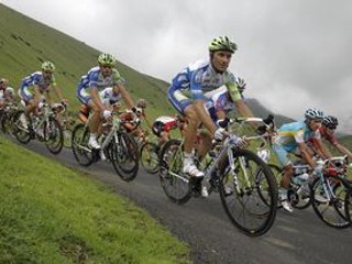 Ivan Basso v popredí.