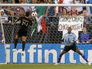 Javier Hernández utrpel ľahší otras mozgu