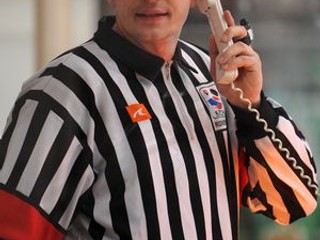Rozhodca Vladimír Baluška má pôsobiť v KHL